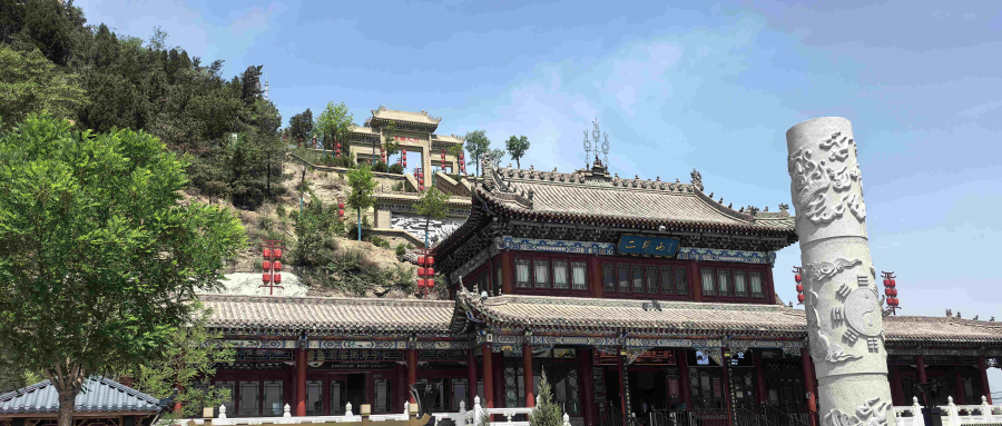  山河笔架影 人间香火地